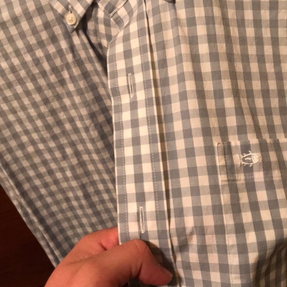 Long sleeve button down. Medium classic fit - Picture 4 of 4